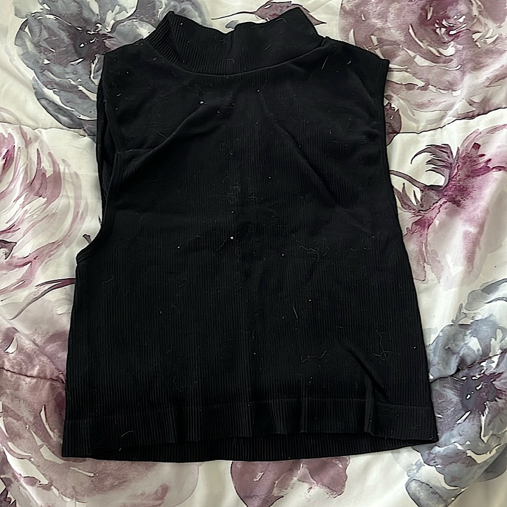 Black tank crop top